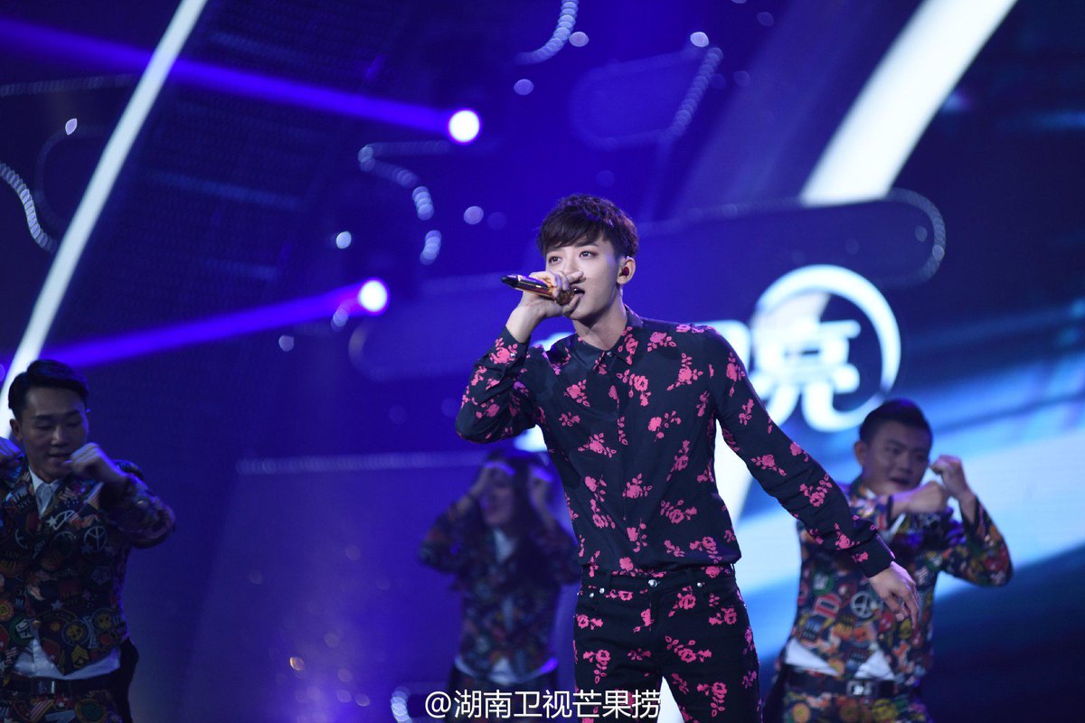 LittlePrinceTao's tweet photo. [PIC]150927 湖南卫视芒果捞 weibo update -- Hunan TV Mid-Autumn Gala Night ③
#ZTAO #黄子韬 #타오 #タオ #เทา 
#OneHeart #SupportZTAO http://t.co/fSAqVFgEKF