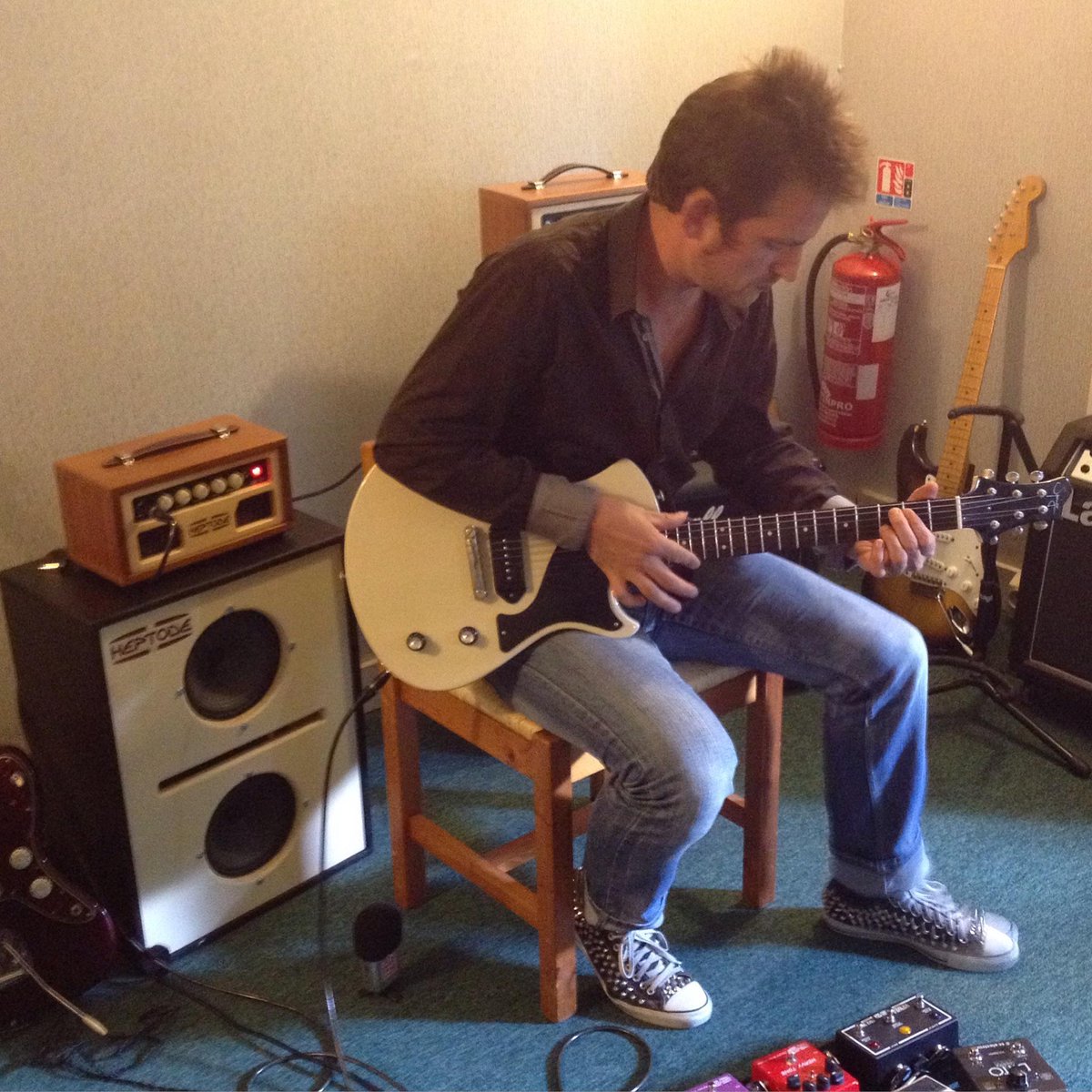 LaChaineGuitare's tweet image. Mini album photo de l’après-midi Backstage chez @HeptodeEffects avec @BriceDelage, un grand moment de #guitare !