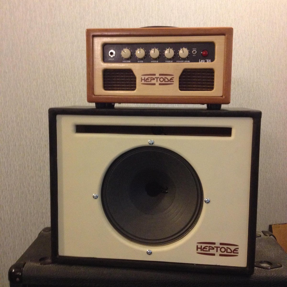 LaChaineGuitare's tweet image. Mini album photo de l’après-midi Backstage chez @HeptodeEffects avec @BriceDelage, un grand moment de #guitare !