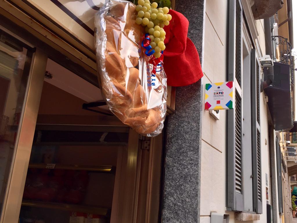 CesareLavia's tweet photo. Anche la Festa dell'Uva di #sancolombanoallambro e' @Expo_Friends ! #sancolombano #Milano http://t.co/C0L33JR9N8