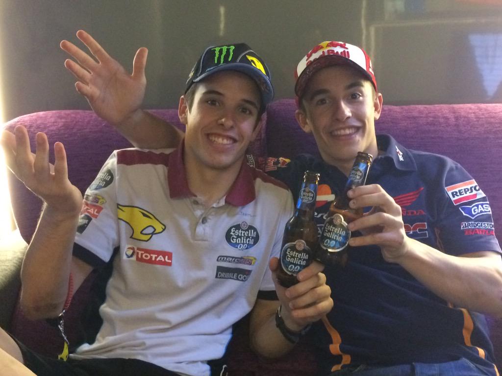 marcmarquez93's tweet photo. Al mal tiempo siempre la mejor cara. / After an storm always a good face. 😀 @alexmarquez73 http://t.co/Vlans85cNo