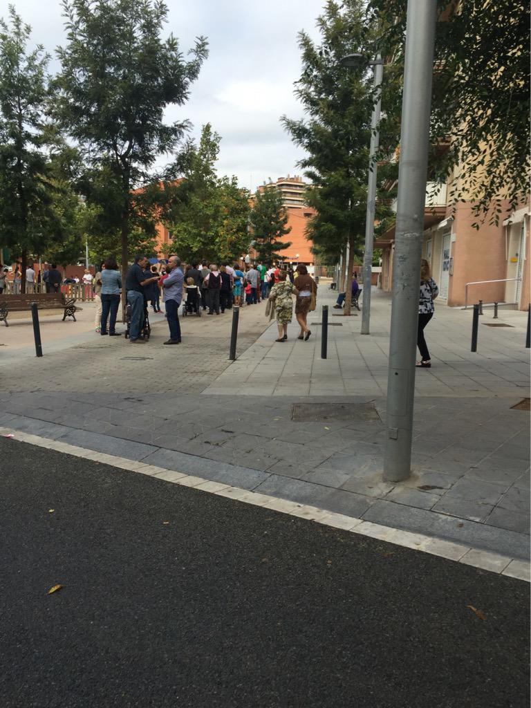 SitcTc's tweet image. Cues de 500 m per votar a César August TARRAGONA