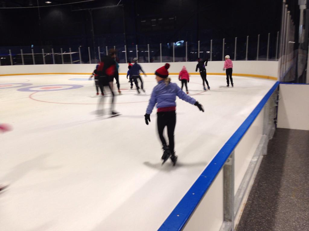 De eerste rondjes in #elfstedenhal #reedride