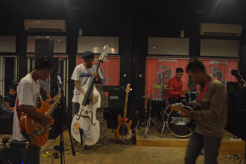 Rockabilly_MLG's tweet photo. This is john13 .,psychobilly punkabilly http://t.co/mB7fKvZVFT