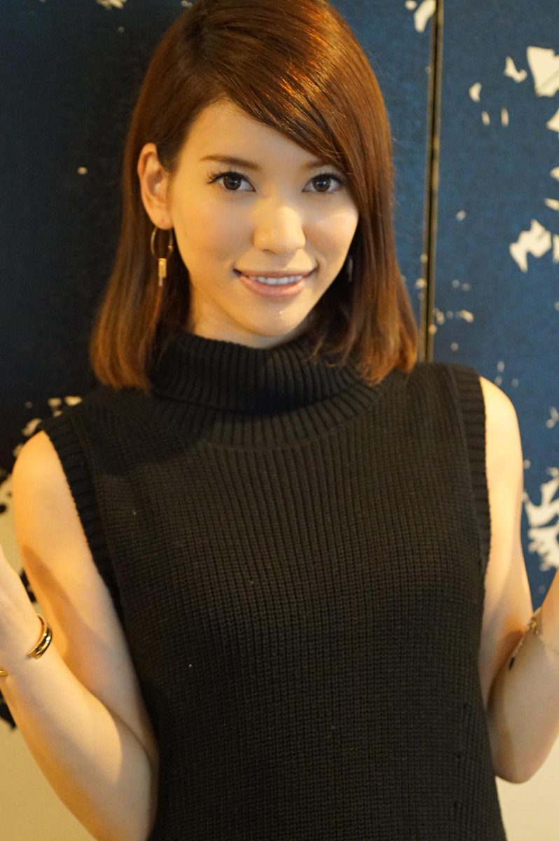 芦名ユリア 本日は、芦名ユリアちゃん！＆浜崎真緒ちゃん！  新企画ロータスＢＧ(ガールズバー)イベントご参加の皆様方ありがとうございました！あっという間でした！ 次回以降よろしくお願いいたします！  今日ご覧になった事は内緒にして下さい(笑) http://t.co ...