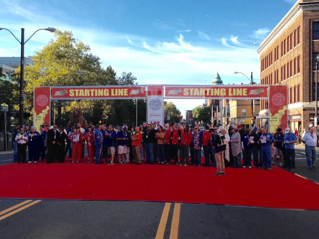 FBRHartford's tweet photo. I spy with my little eye a photo bombing bear. Starting line of @FireballRun. Come out come out and say goodbye.. http://t.co/MfCmqeXGGc