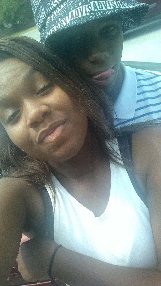 JuneeBugg21's tweet photo. Happy birthday to my stink'a. 😊😊😘😘🎁🎂🎈🎉 http://t.co/fYiHwQtx1s