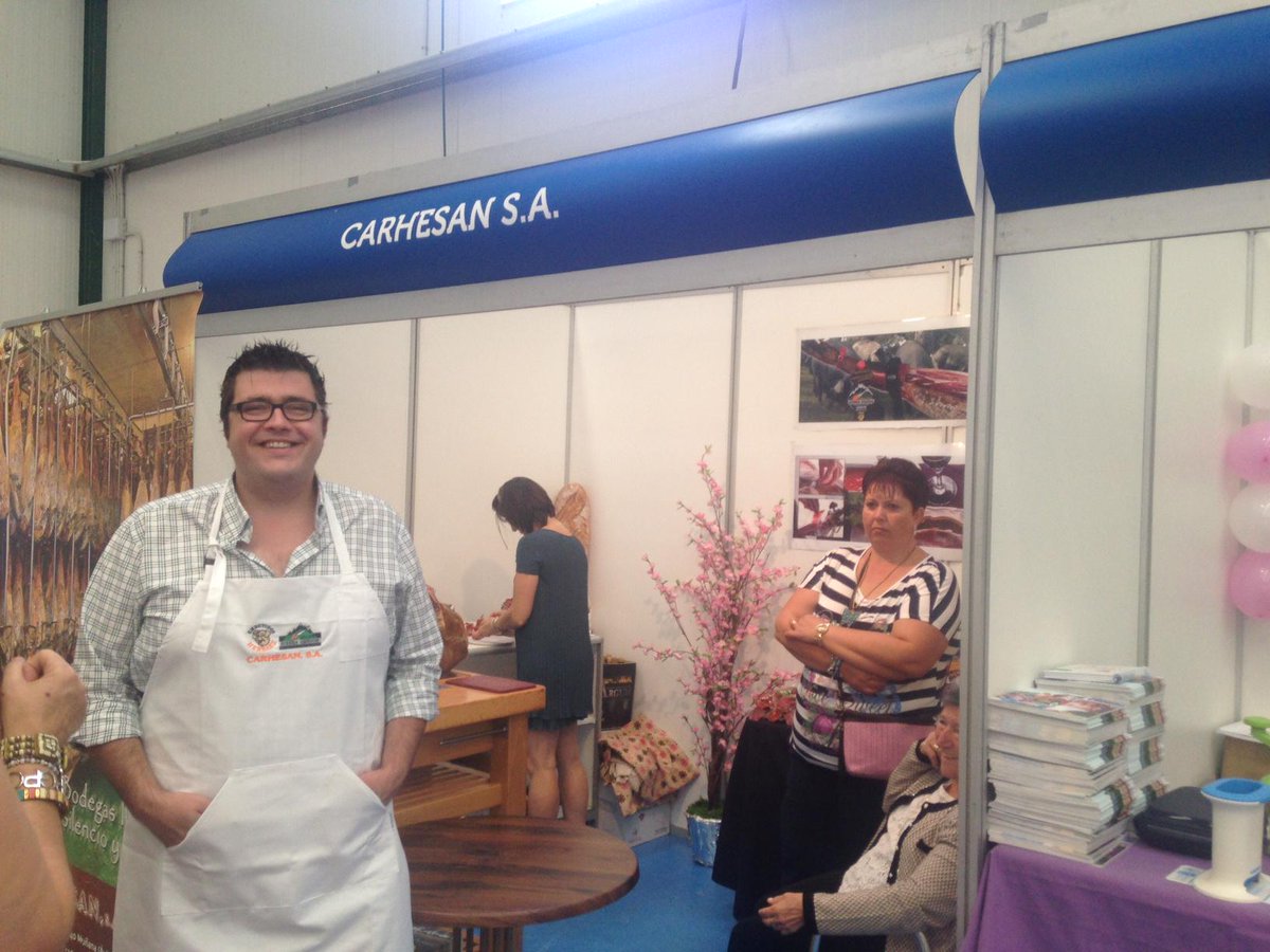Avilaautentica1's tweet photo. ¡Cómo me apetece un poquito de jamón de ese de @CarhesanSA ! ¿Les quedará algo en la Feria de Muñana? http://t.co/qNwM6hKZrB