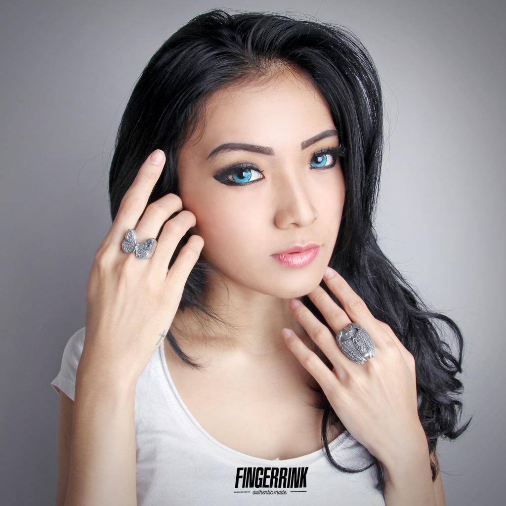 Tika Kaunang wearing buterfly and flying blind skull of fingerrink