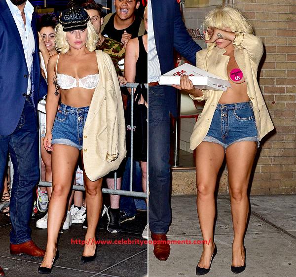 Celebrity Oops Monts On Twitter Ladygaga Wardrobe Malfunction