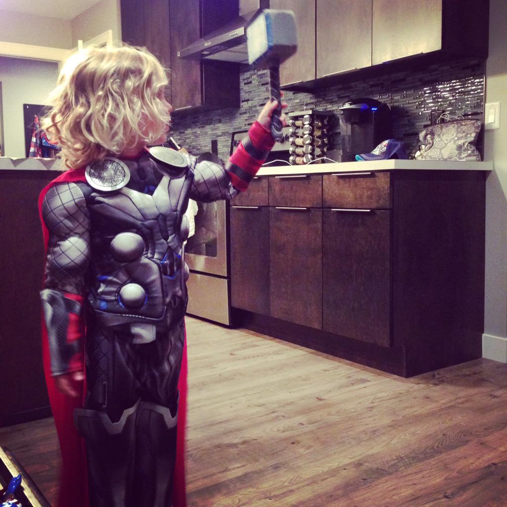 Throwing our hat in the rings if there is a prequel! @ThorMovies <a href="/Marvel/">Marvel Entertainment</a> #tinythor