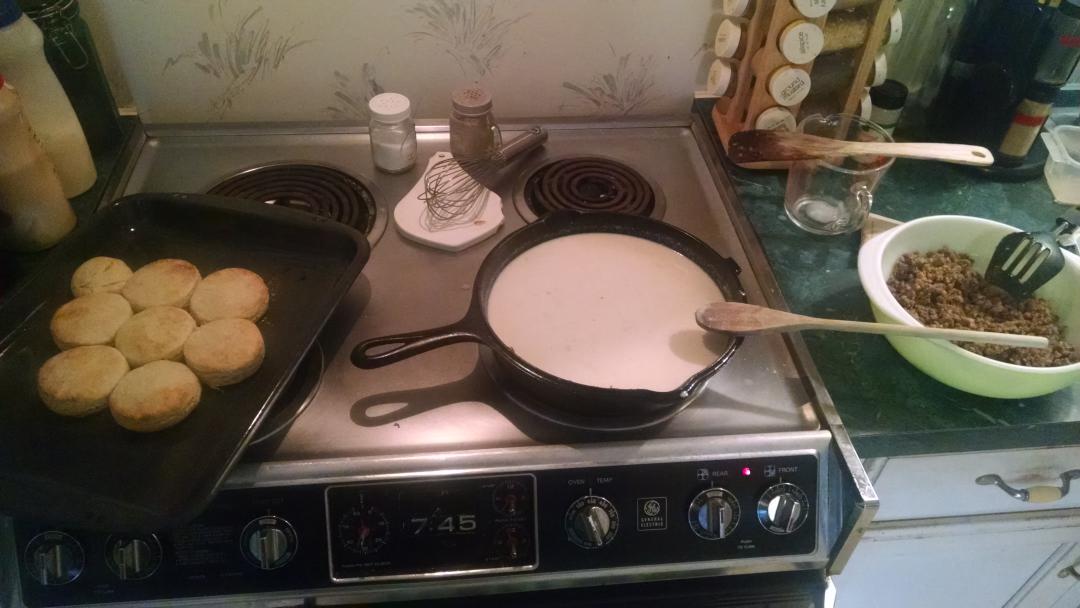 Lothrodamar's tweet image. I don't do canned crap. All from scratch. Got in a mood for breakfast. #SausageAndGravy #Biscuts #breakfastgoals