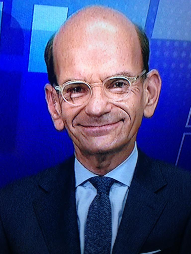 MColbert14's tweet image. When bae compliments your new haircut