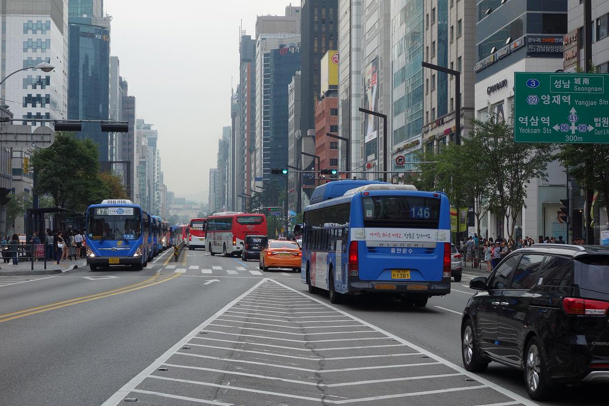 猫耳幼女のyasu ソウルの新市街である江南地区 名鉄犬山線ではない にはバスレーンが整備されているけれど 停留所 によっては追い越しレーンが整備されていて驚いた Http T Co Lbwbycvxgu