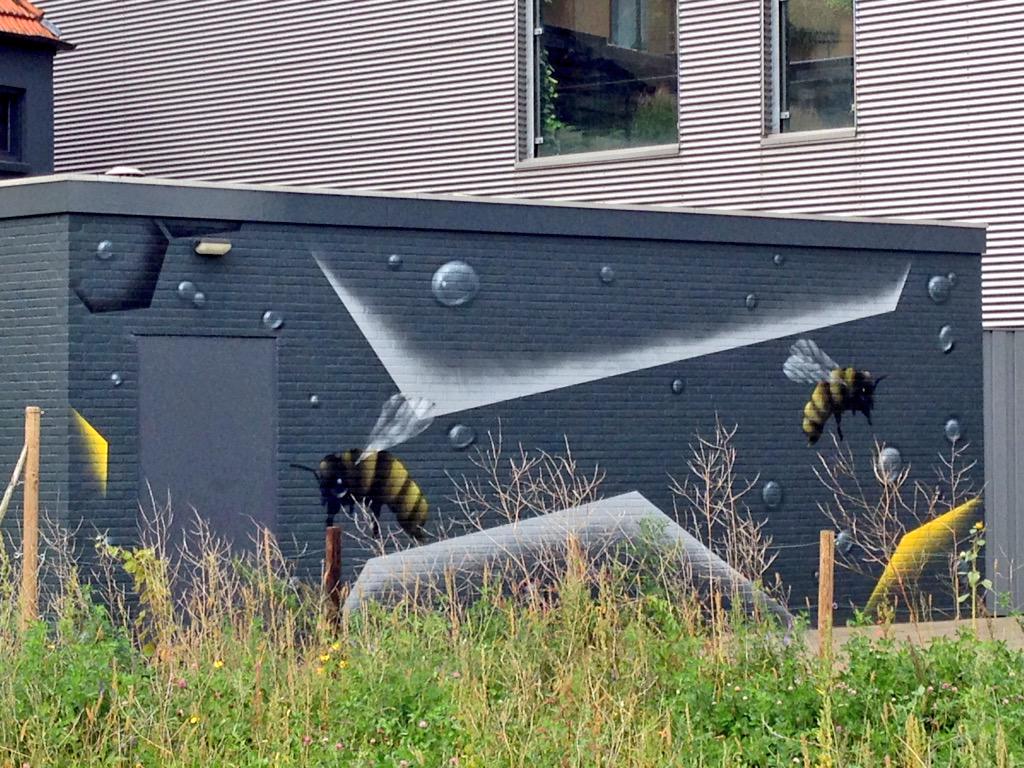 HenryHuiskamp's tweet photo. Streetart-Streetdance! Mooie toevoegingen aan de stad! http://t.co/oabzDXnobY