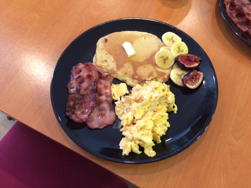 SergioKraaain's tweet photo. #isspodcast #internationalsuperstarbreakfast #therealamericanbreakfast #gastropodcast http://t.co/WW5fN5vGYf