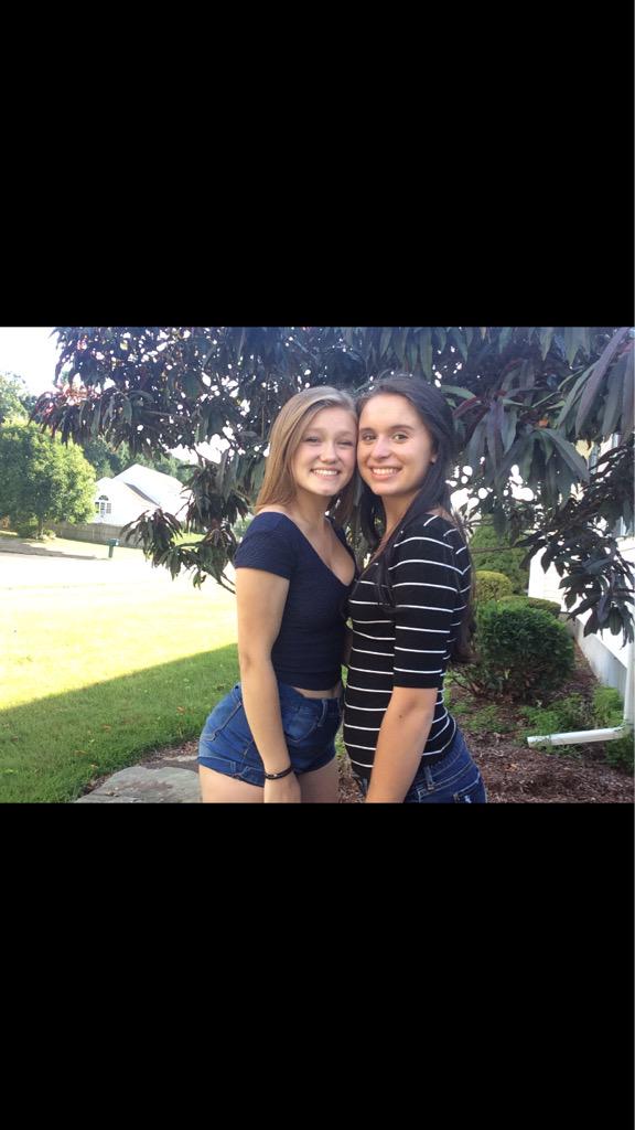 Happy birthday lindsey I hope you have a great day and ride all your horsys with patchy and Kevin! love you!! 