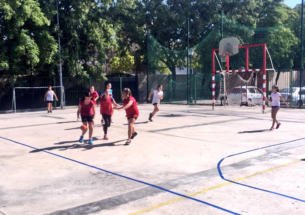 Jornadas de captación de Escuelas de Balonmano en la Velá del Cerro. Empezamos el día 1 en Colegio Emilio Prados.