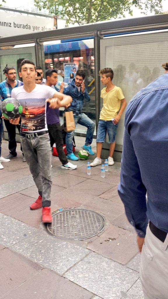 Kızılay'ın milli sporu.