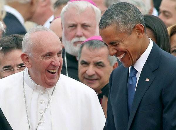 EvilGravy1's tweet photo. "Seriously, I shit you not, a pig's head".
#piggate #PopeFrancis #Obama #cameronpig http://t.co/hN0qG39Veb