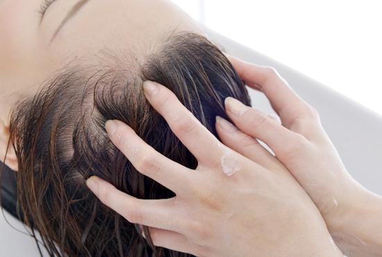 Miss Beautiful ヘアスプレーの落とし方 簡単にヘアスプレーを落とす方法について T Co F8jfhqxmwk T Co 6myriphs0t ヘアスプレー 落とし方 簡単 スプレー 髪 パリパリ