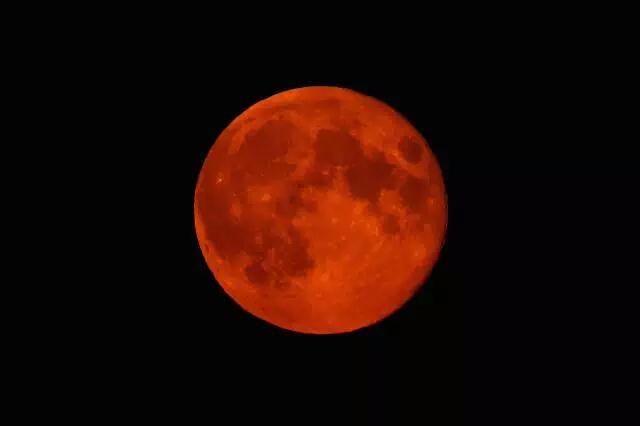 JeanSuriel's tweet photo. Esta noche será el eclipse lunar. Visible desde RD:
Inicio: 8:11 p.m.
Fase total: 10:11 p.m.
Duración: 1 hora 12 min. http://t.co/HGS4RoG0N3