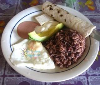 OndaPinolera's tweet photo. Buenos Días!
#GalloPinto!
#Torillas!
#Aguacate!
#Huevo!
#Queso!
#ChamolNica!
Desayuno Perfecto! 👌 http://t.co/Yo3lgciUDW