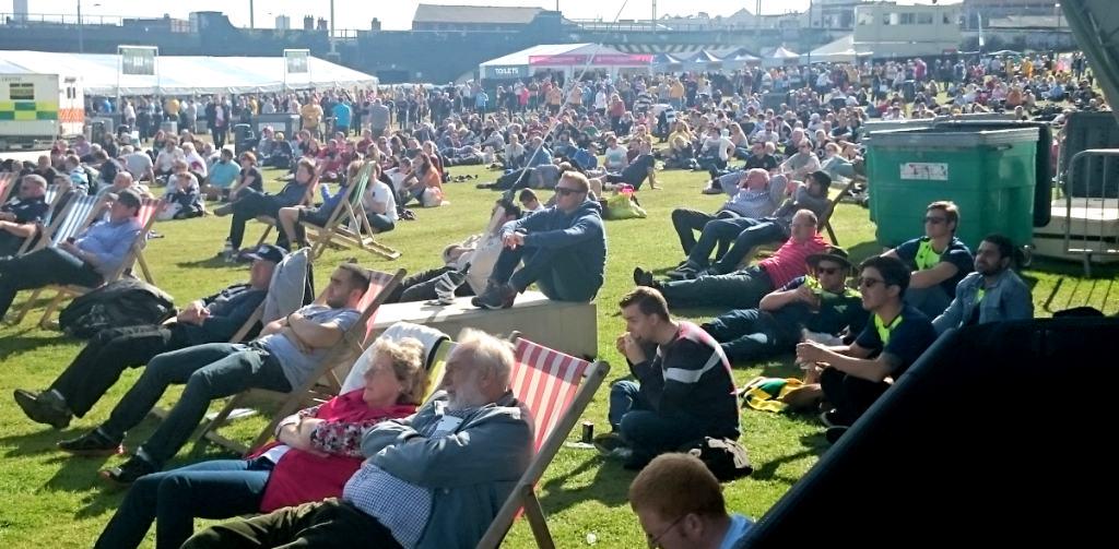 Filling up here in the #BrumRWC Fanzone as the fans arrive back from Villa Park 
#RWC2015