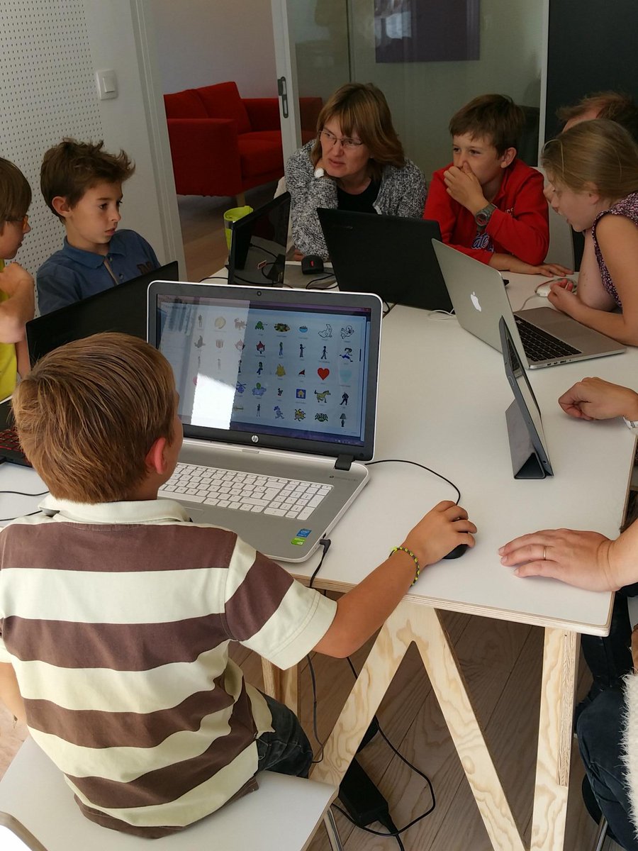 cannaferina's tweet image. Les grands sont au #SWNA les petits au #codinggouter ! les grands attention à la relève ! #NantesDigitalW