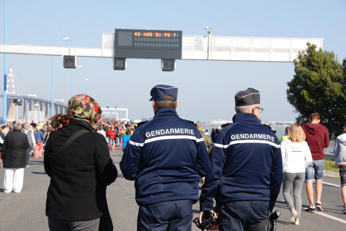 #TSLP  Un papi, roi de la débrouille, pour redescendre le pont sans encombre !