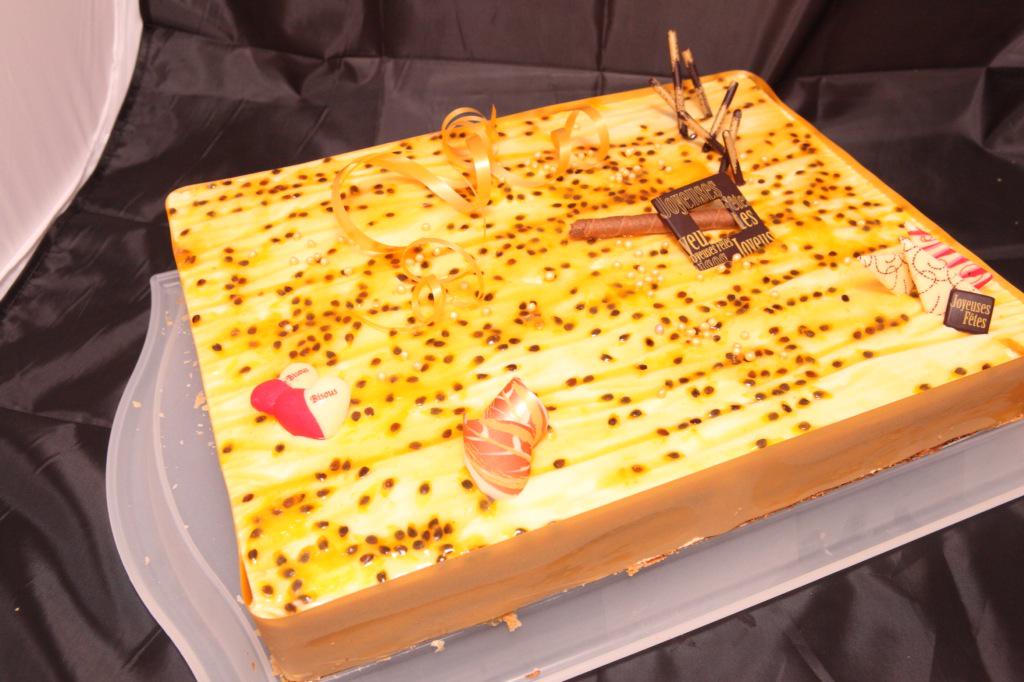 LaDouceurCreole's tweet photo. La-douceur-créole.fr vous offre votre gâteau d'anniversaire commander au 0668636090 livraison 7j/7 http://t.co/xFkU0sU7CA
