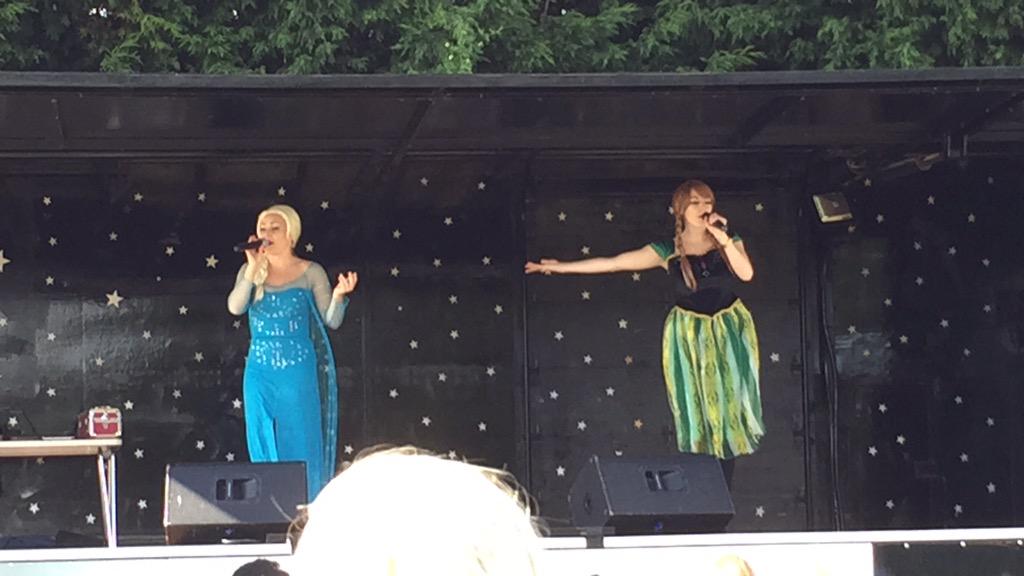 _BrianClay_'s tweet photo. All had great fun singing along #frozen #outsidelive #bressingham #norfolk βοΈβοΈβοΈβοΈβοΈ and perfect weather http://t.co/U0t8lqJRQY