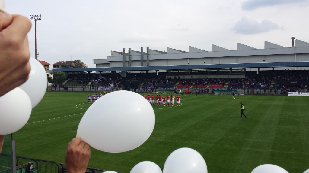 biancorosso85's tweet photo. #legnanovarese #lilla #biancorossi #forzavarese http://t.co/vNety2OIUt