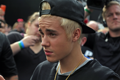 secutebelieber's tweet photo. VOTE FOR JUSTIN WE'RE LOSING SO MUCH 

#EMABiggestFansJustinBieber http://t.co/FkmQF0vnDu