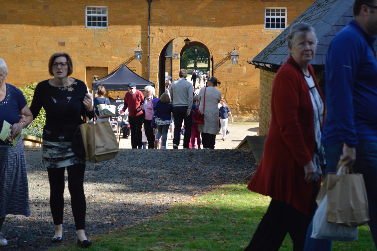 MamaJacqs's tweet photo. @AlthorpEstate @cspencer1508 The @MamaJacqs team had the pleasure of taking part in The Althorp Food Festival. http://t.co/Xu6W6L8Yj5