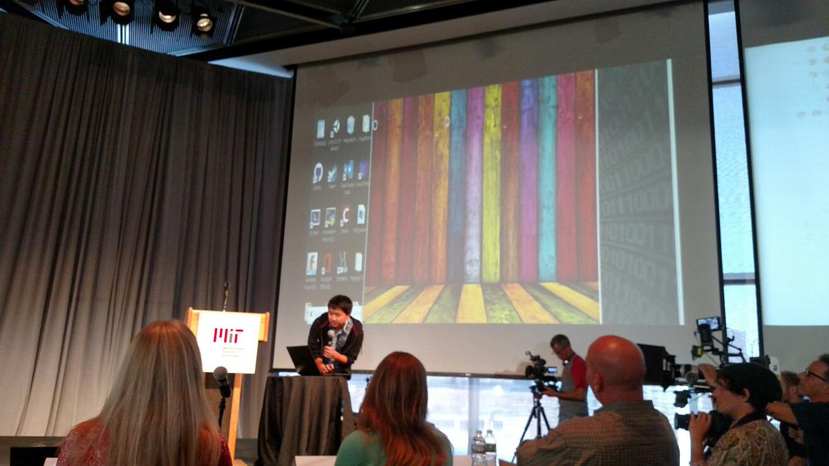 EvanMPeck's tweet image. .@BucknellU @BucknellCS student Son Pham demoing his team's experimental music app at MIT (@MITHackingArts)