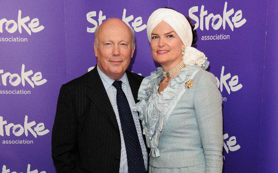 worldarts's tweet image. #Downton Abbey writer Julian Fellowes to be sculpted by Royal sculptor @FrancesSegelman world-arts.com/news/full.asp?…