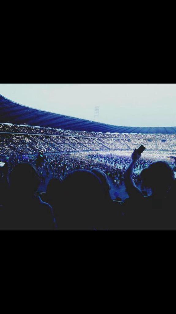 njhkinglaugh's tweet photo. RT .Hazouillexxxxx: RT carolinesolinsk: One direction has no fans . Next joke please #EMABiggestFans1Dㅤ #InfinityD… http://t.co/yvQNp6w2Go