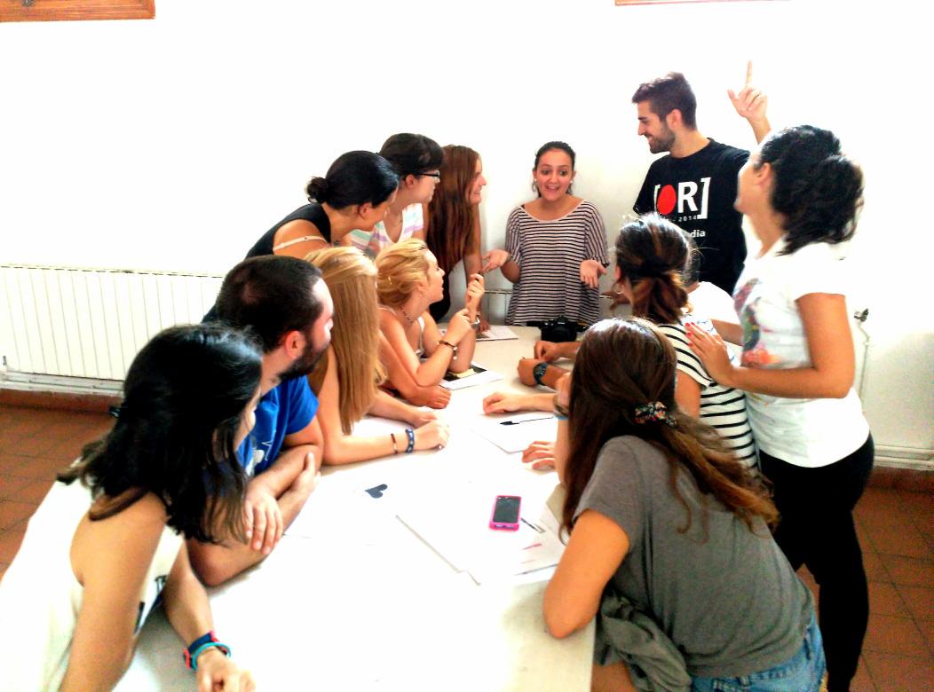 CjAMICS's tweet photo. ¡Los monitores ya estamos manos a la obra para  este curso 2015/16! Empezamos el 3 de octubre 😊 #EntrenaTuCorazón http://t.co/Lw9jXhdqto