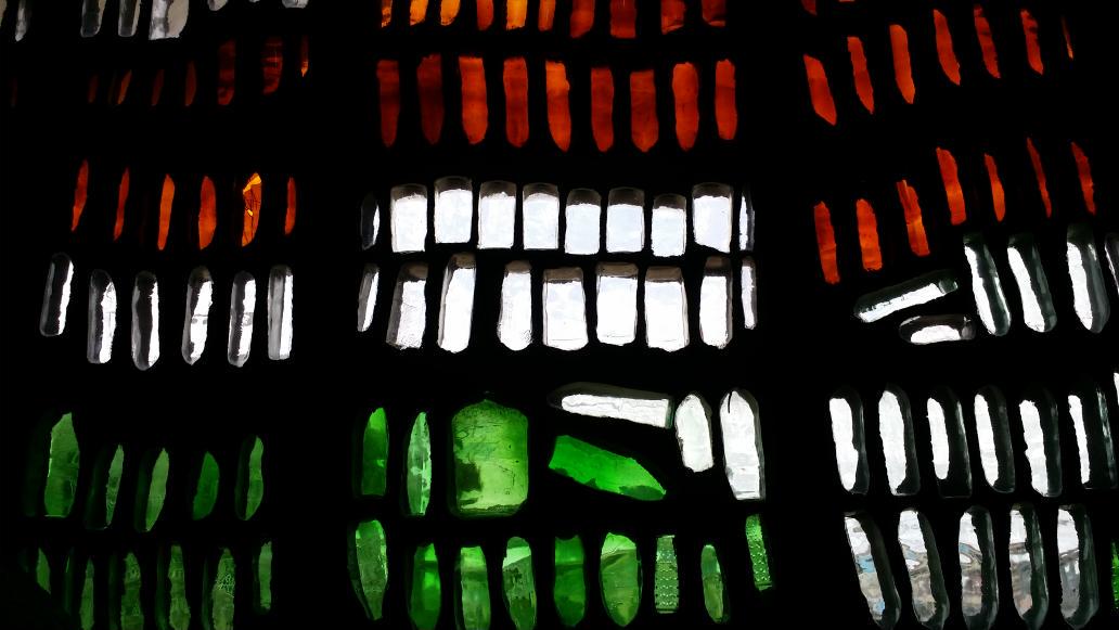 fundarqmx's tweet image. Vitral con botellas en la #Iglesia #Mirasol obra del #arquitecto #Golzález #Lobo.Hoy en San Felipe Estado de #México.