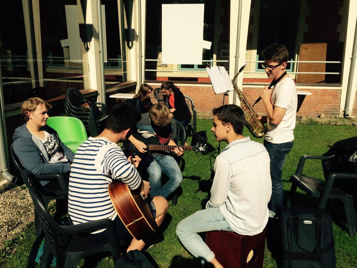 Stdo_lycee's tweet photo. On peut toujours compter sur les élèves de l'option musique, ici à l'occasion des journées du patrimoine http://t.co/SAQo9daEzI