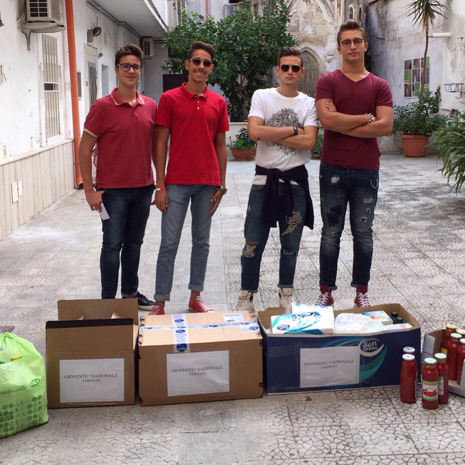 GNTaranto's tweet photo. Raccolta alimentare per la mensa dei poveri #Gn #gioventù #nazionale #taranto http://t.co/Yj7pu2RwvT