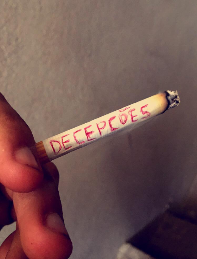 drogameu's tweet image. fumando....