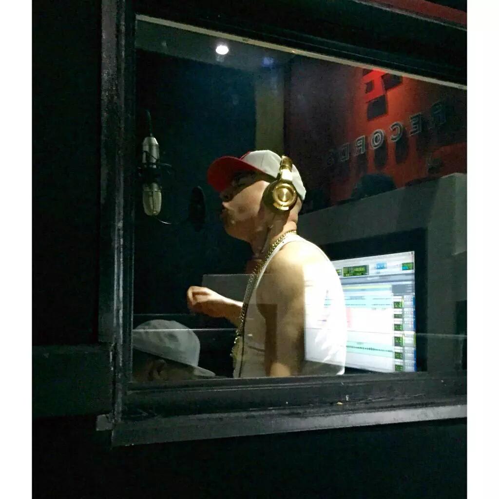 DarkielOmar's tweet photo. #AquiEstasTu RMX coming soon 💪💪 http://t.co/vUbLDo8WXQ