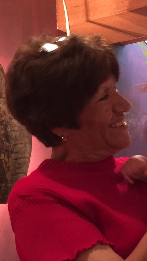 Chantalandere's tweet photo. Feliz cumpleaños a una de las mujeres más Increibles del mundo; mi nana Carmen. Te adoro y agradezco tanto amor!! 🌹🎂 http://t.co/BCe9kQ7eQW