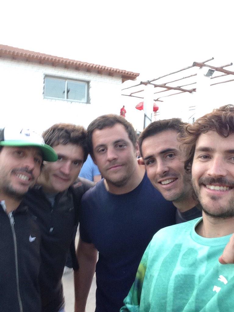 <a href="/nazaelhom/">Nazareno El Hom</a> <a href="/alebaer/">Alejandro Bar</a> <a href="/EuseGuinazu/">Euse Guiñazu</a>