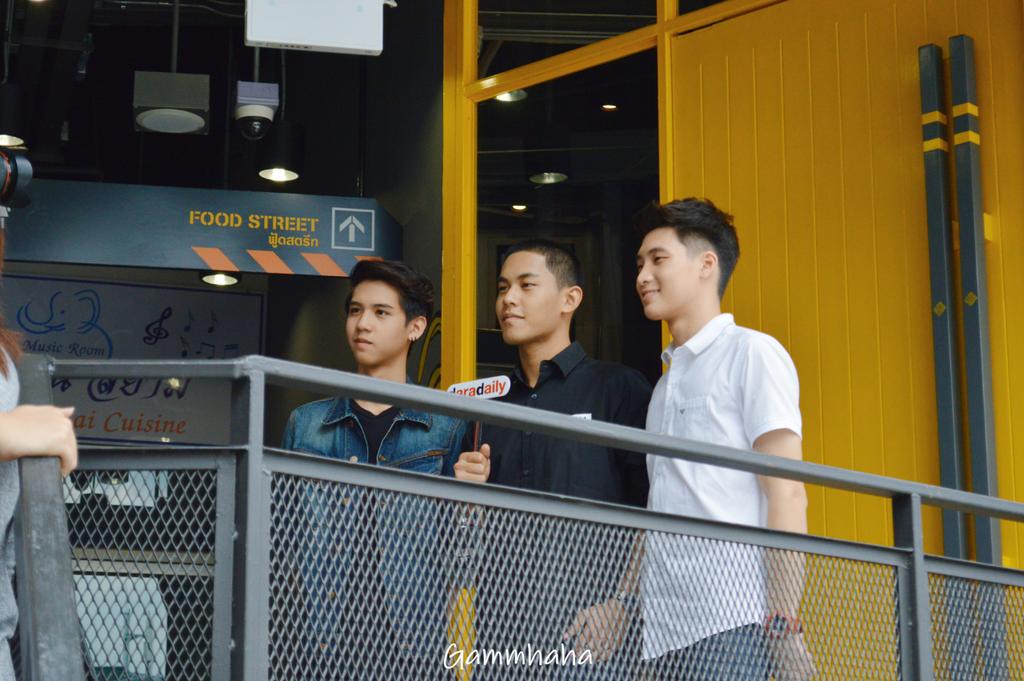 gammhaha's tweet photo. มาถึงก็เจอเลย😁​ @NNANOOB  @ssingss @m34nismind http://t.co/m87J9EhR3k
