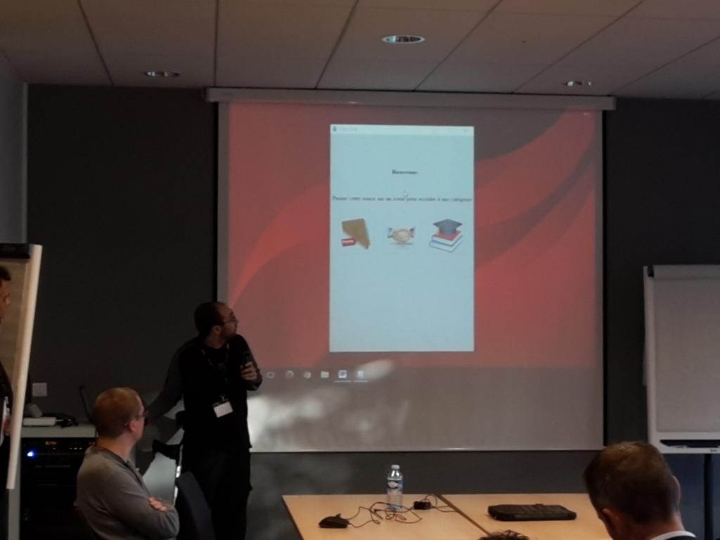 Devup_'s tweet photo. #HackChartres les pitchs continuent avec City Click http://t.co/MAQImFN8nO