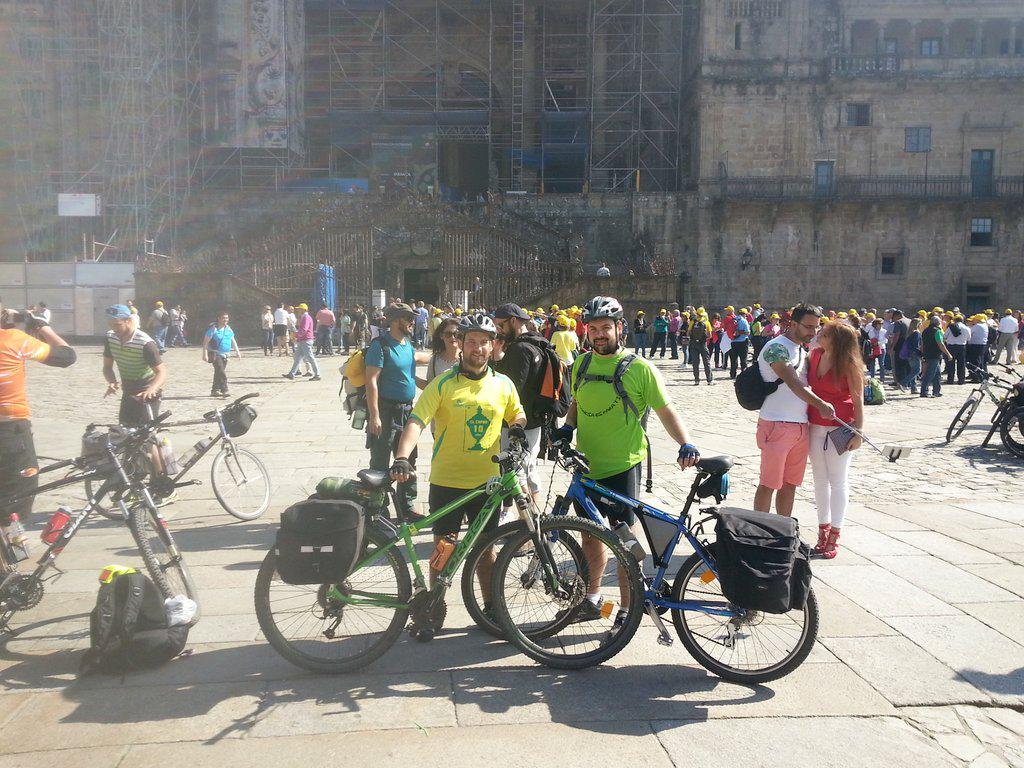 maeso85's tweet photo. Llegamos a Santiago vivitos!! Las @Orbea se han portado genial. Gran experiencia! !! http://t.co/wygrJjShrZ