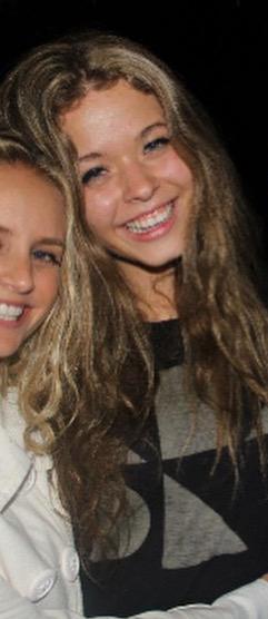 bestsashpics's tweet photo. her smile❤️ http://t.co/X5nFyVMUwN